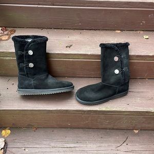 Never worn black boot great for winter.